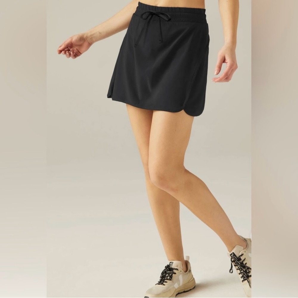 NWT Beyond Yoga In Stride Lined Skirt Stretch Woven XS Black Built-In Shorts $88 - Picture 2 of 15